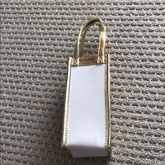 Fabulous hostess wine tote. Polka dot /gold trim - Picture 4 of 8